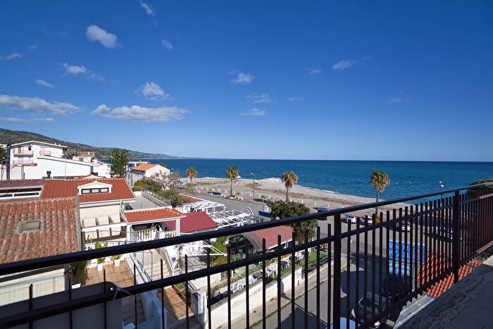 Appartamento trilocale in vendita in Roseto Capo Spulico