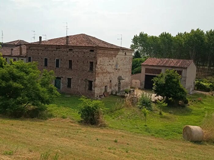 Casa con 9 locali in vendita in Via Argine Est, Borgo Mantovano