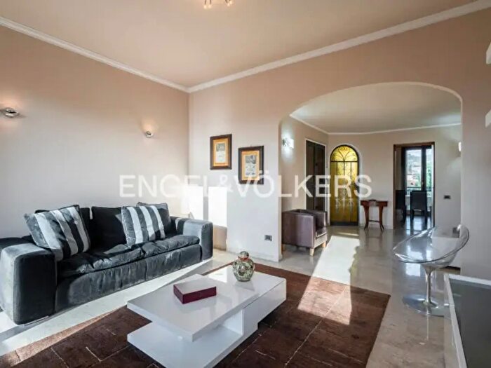 Appartamento con 5 locali in affitto in Via Giovanni Pascoli, Firenze