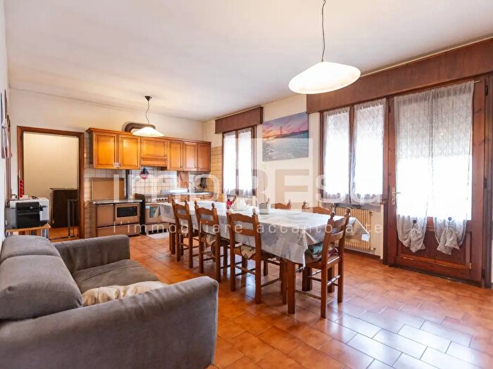 Casa con 6 locali in vendita in Via Casette, Istrana
