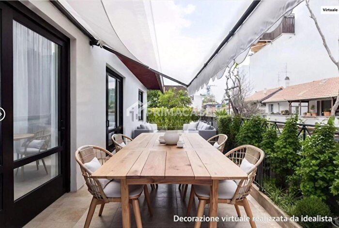 Appartamento con 8 locali in vendita in Milano