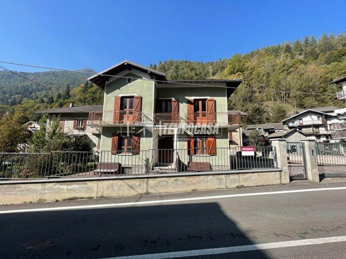 Casa in vendita in Via Roma, Valprato Soana