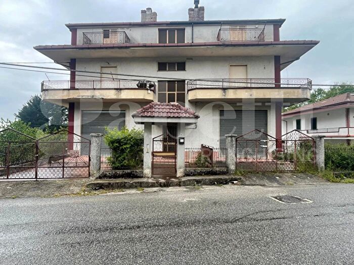 Appartamento con 5 locali in vendita in Via delle Ginestre, Carlopoli