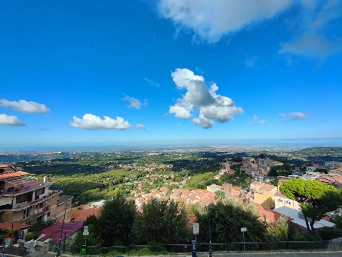 Appartamento quadrilocale in vendita in Viale Madonna del Tufo, Rocca Di Papa