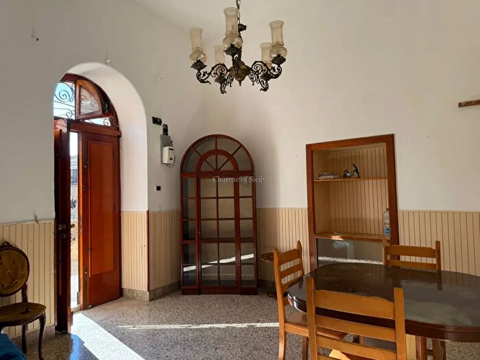 Casa trilocale in vendita in Vicolo Zaccaria, Modica