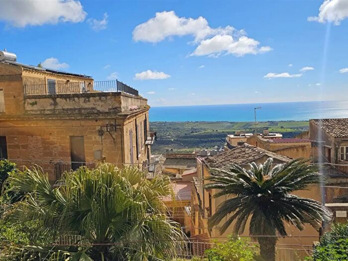 Appartamento con 6 locali in vendita in Via Francesco Sala, Agrigento