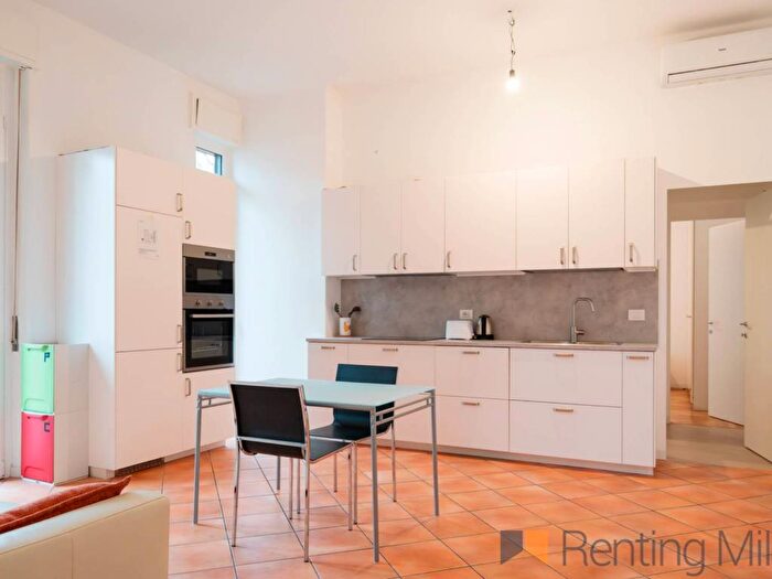 Appartamento trilocale in affitto in Viale Beatrice dEste, Quadronno Crocetta, Milano