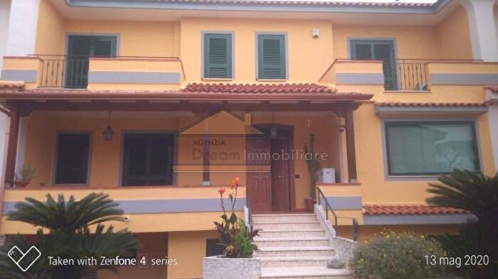 Casa quadrilocale in vendita in Via Staffetta, Giugliano In Campania