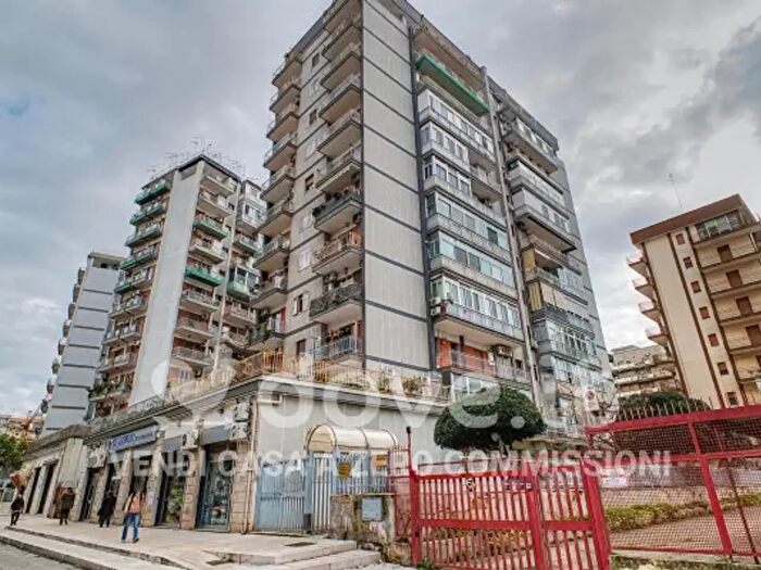 Appartamento trilocale in vendita in Via Lucania, Taranto