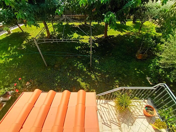 Casa con 8 locali in vendita in Lucca