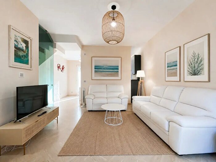 Casa con 6 locali in vendita in Via Genova, Viareggio