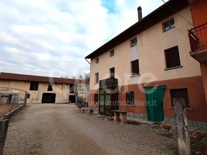 Casa con 11 locali in vendita in Trieste, Basiliano