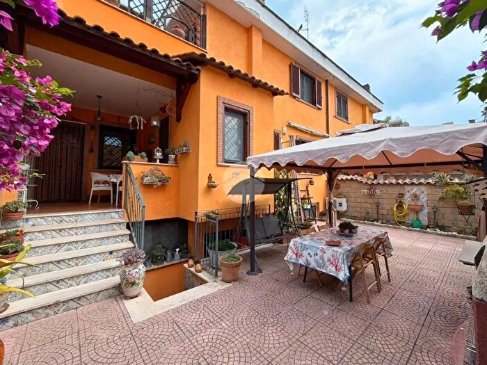 Casa con 5 locali in vendita in Via di Malafede, Roma