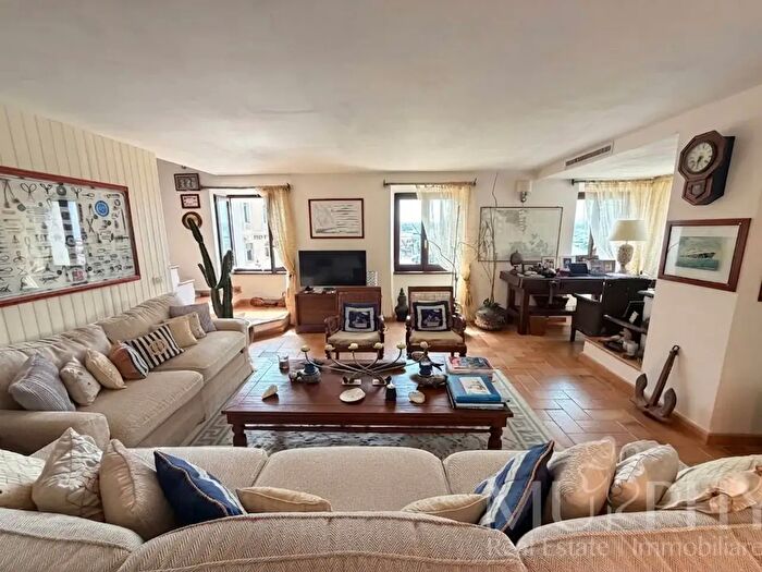 Casa con 5 locali in vendita in Via Principe di Napoli, La Maddalena