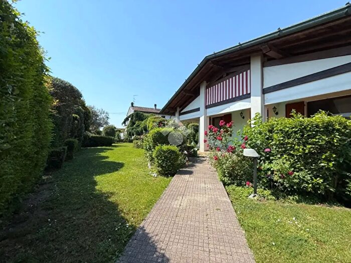 Casa quadrilocale in vendita in Via Roma, Villachiara