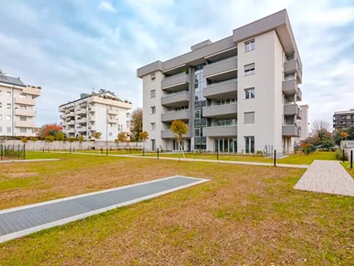 Appartamento trilocale in vendita in Viale Europa, Monza