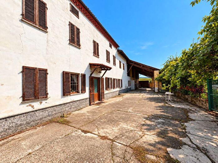 Casa con 6 locali in vendita in Strada Valenza, Porta Milano, Casale Monferrato