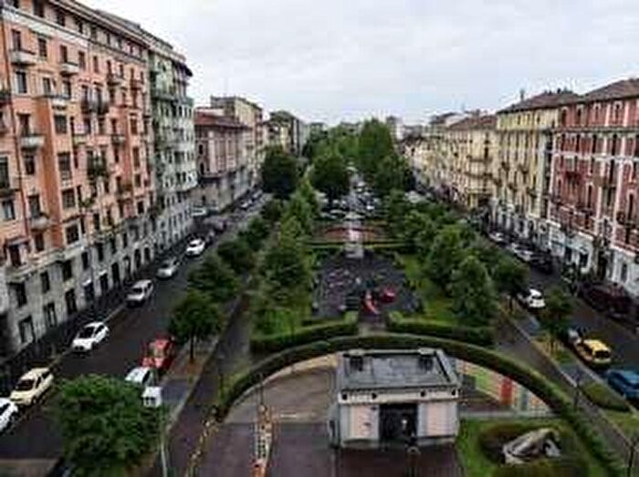 Casa con 13 locali in vendita in Milano