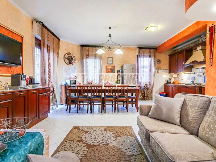 Appartamento trilocale in vendita in Via Giacomo Leopardi, Bresso