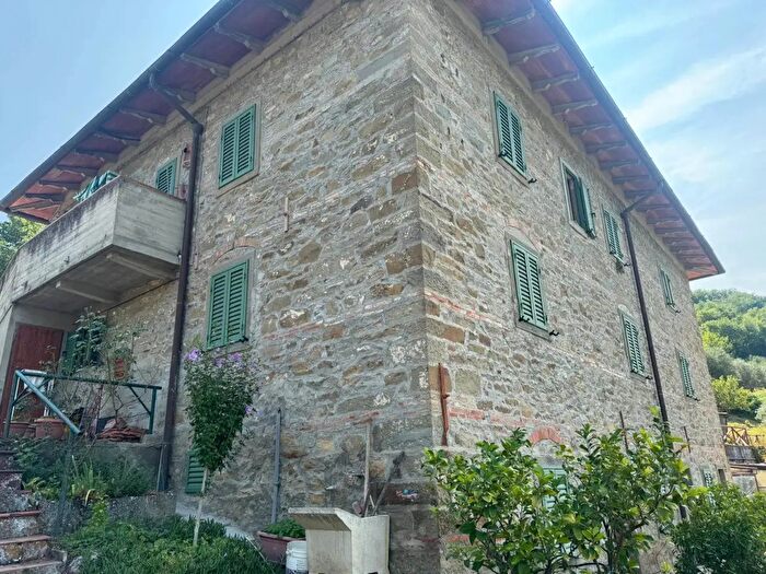 Casa con 6 locali in vendita in Via Casa Baldini, Londa