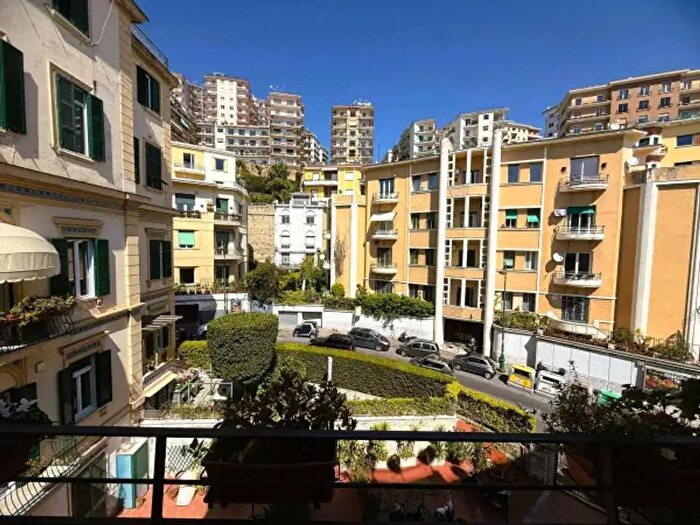 Appartamento quadrilocale in vendita in Via Tasso, Napoli