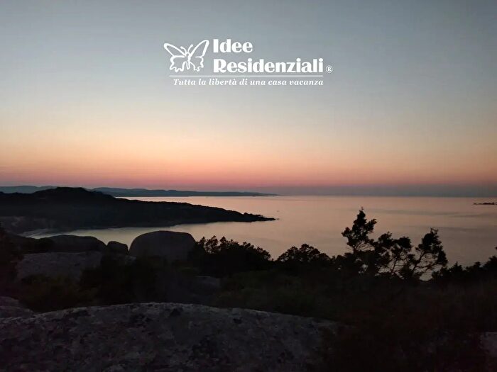 Appartamento trilocale in vendita in Via dellElicriso, Palau