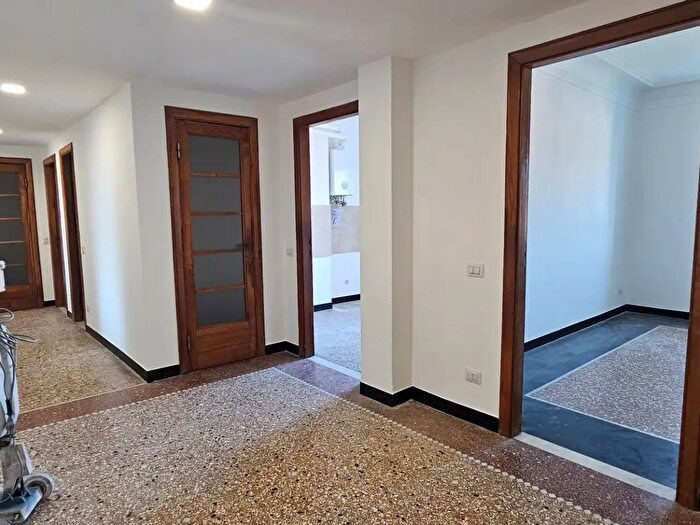 Appartamento con 6 locali in affitto in CSo Buenos Aires, Lavagna
