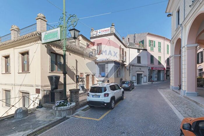 Appartamento con 7 locali in vendita in Corso Alessandrini, Penne