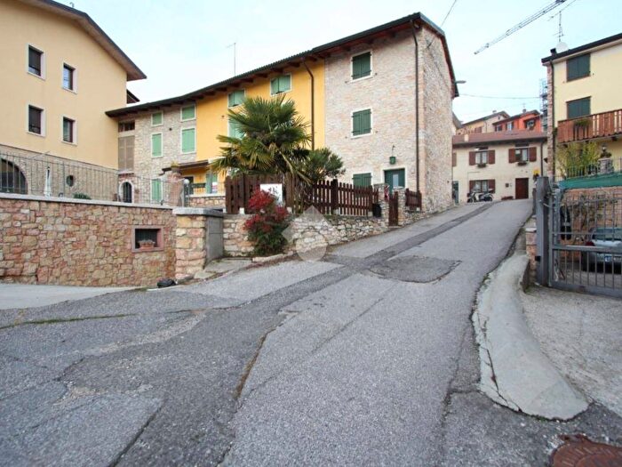 Casa trilocale in affitto in Via Vallena, Azzago, Grezzana