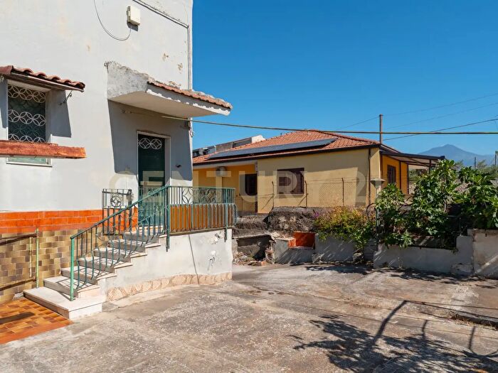 Casa con 6 locali in vendita in Via Macello, Catania