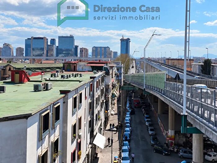 Appartamento trilocale in vendita in Corso Malta, Napoli