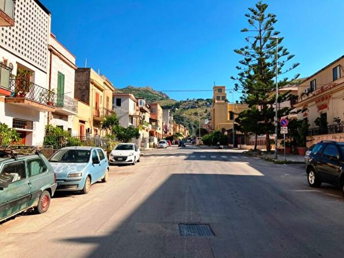 Appartamento con 6 locali in vendita in Via Ciaculli, Palermo