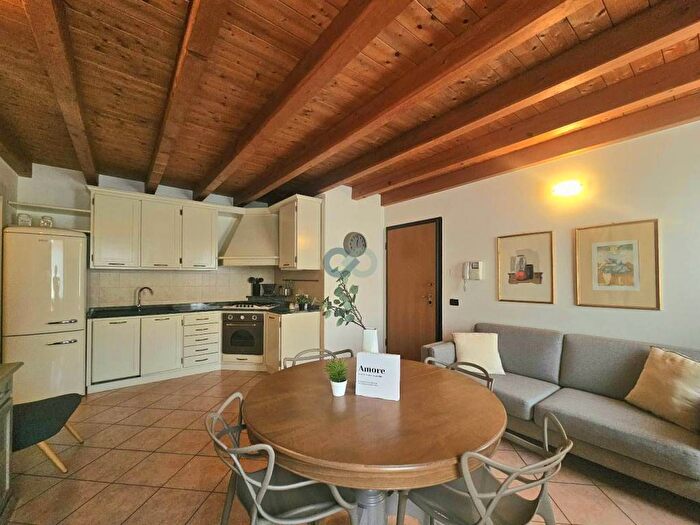 Appartamento trilocale in affitto in Via Angelo Piatti, Centro Storico, Desenzano del Garda