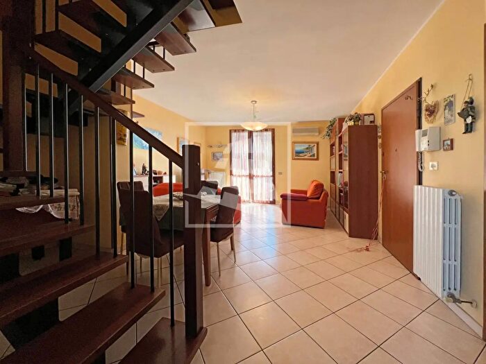 Appartamento con 5 locali in vendita in Via Carlo Dionisotti, Reggio Emilia