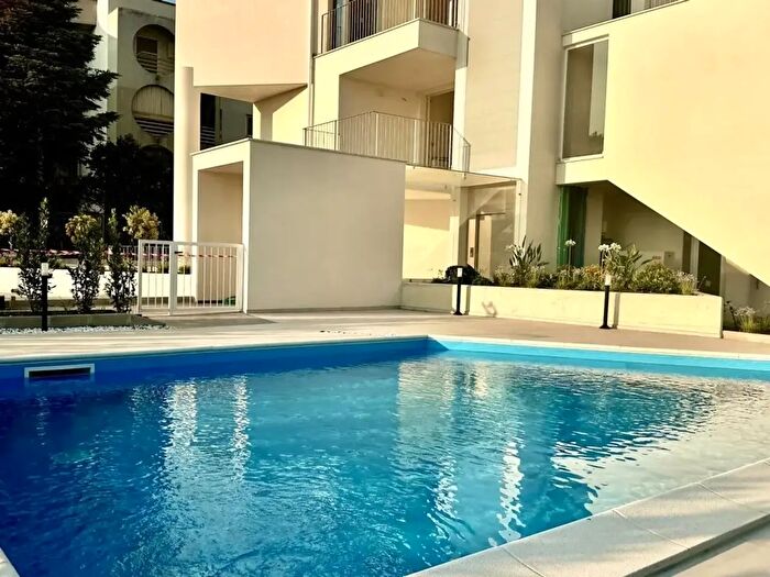 Appartamento trilocale in affitto in Viale Unita dItalia, Taranto
