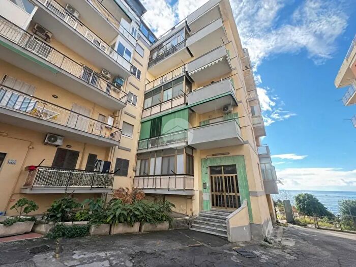 Appartamento bilocale in vendita in Via Alcide De Gasperi, Torre Del Greco