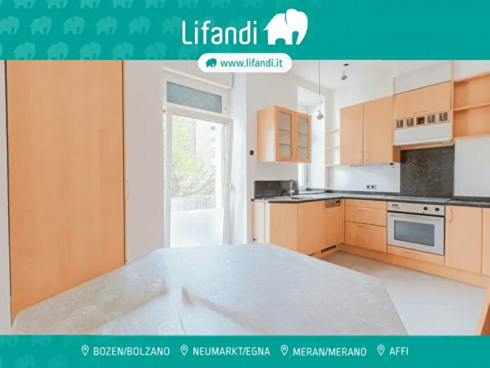Appartamento quadrilocale in vendita in Meinhardstraße Via Mainardo, Merano