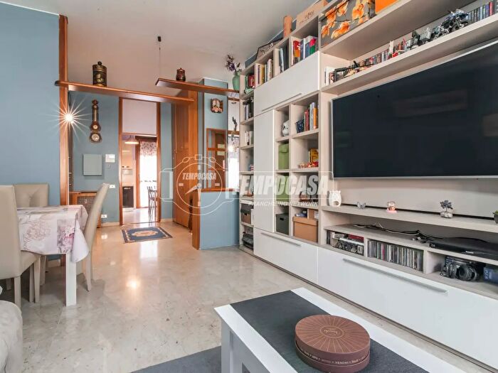 Appartamento trilocale in vendita in Desio