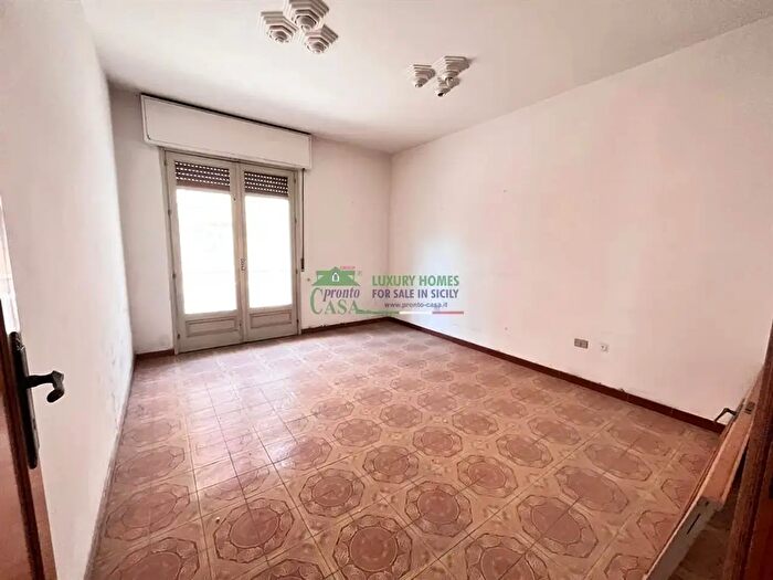 Appartamento con 5 locali in vendita in Via dei Castagni, Comiso