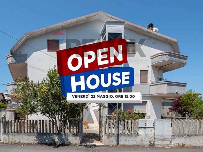 Casa con 8 locali in vendita in Via Roma, San Giovanni Teatino