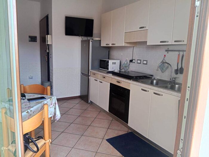 Appartamento trilocale in affitto in Strada Le Grazie, Borgo Roma, Verona