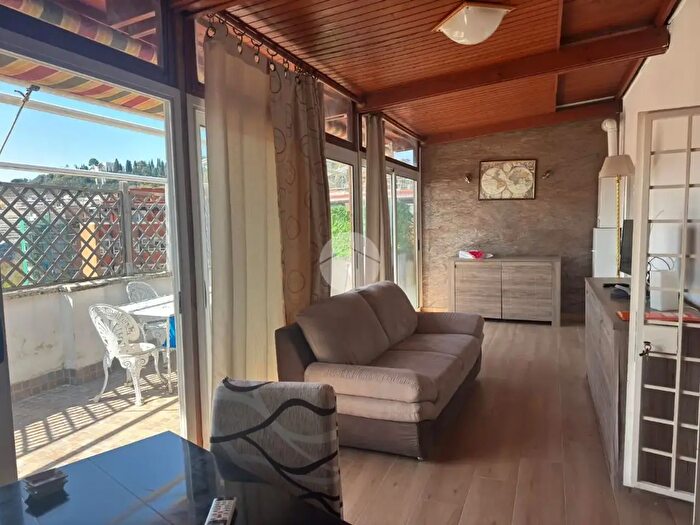 Appartamento trilocale in affitto in Via di Santa Lucia, Roma