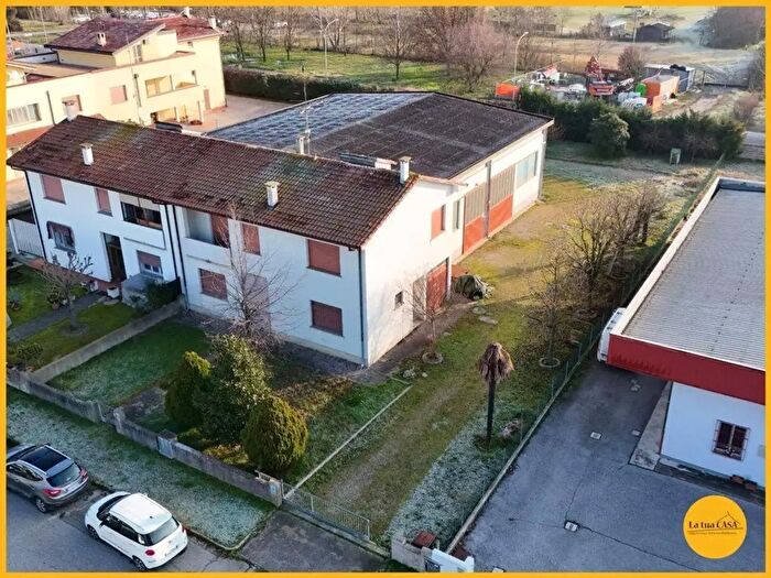 Casa con 9 locali in vendita in Via Augusto Righi, Molinella