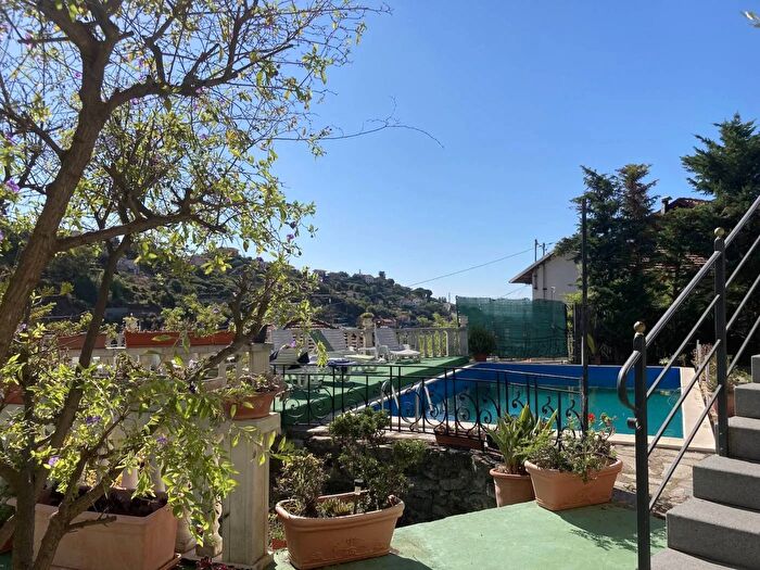 Casa con 13 locali in vendita in Via Duca degli Abruzzi Sanremo, Sanremo