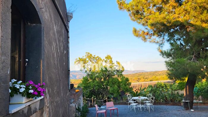 Casa con 5 locali in vendita in Viale Regina Margherita, Castiglione Di Sicilia