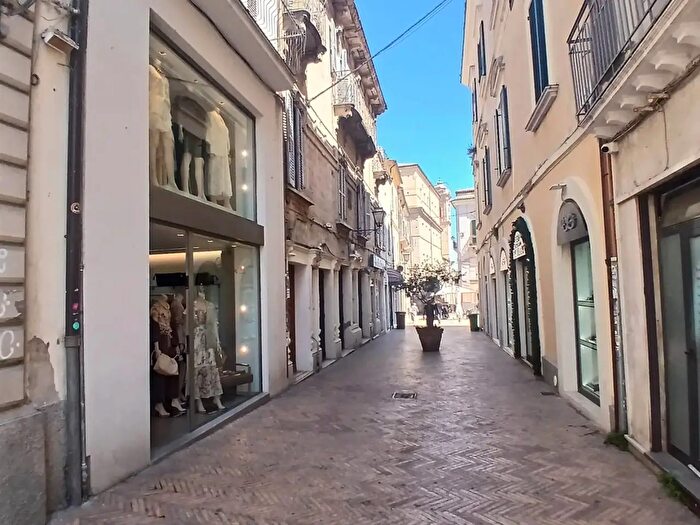 Appartamento con 5 locali in vendita in Via Bebbia, Vasto
