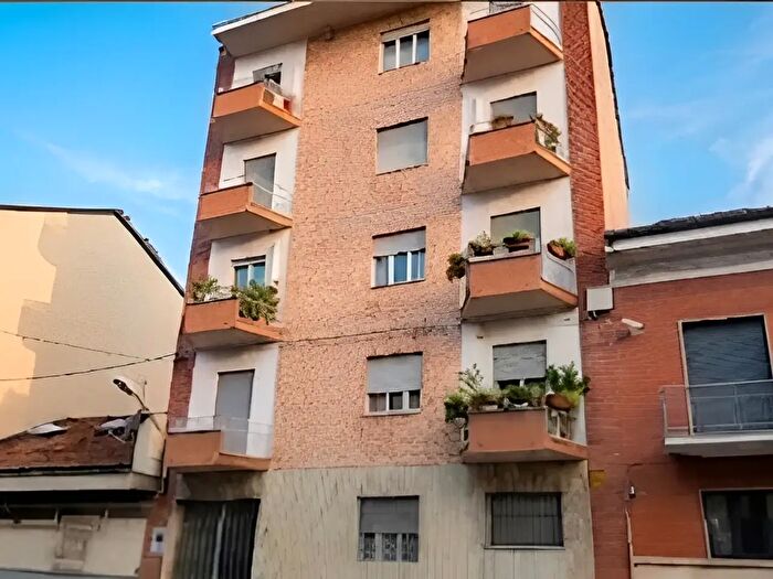 Appartamento trilocale in vendita in Via Pettinengo, Torino