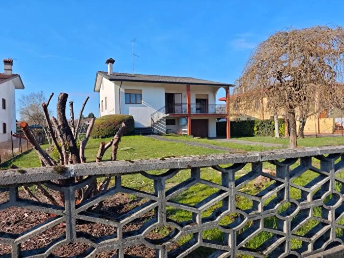 Casa con 8 locali in vendita in Morsano Al Tagliamento