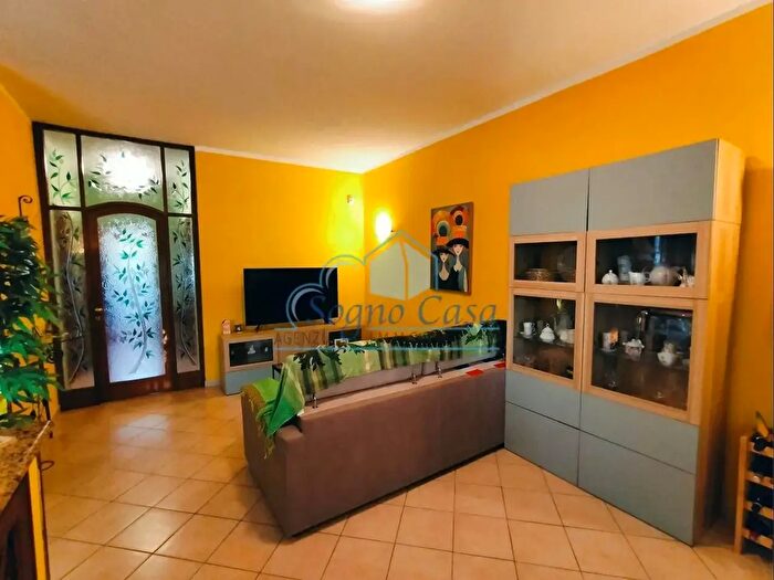 Casa quadrilocale in vendita in Carrara