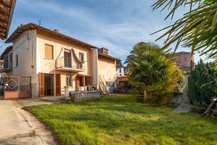 Casa quadrilocale in vendita in Via Mario Graffi, Arignano